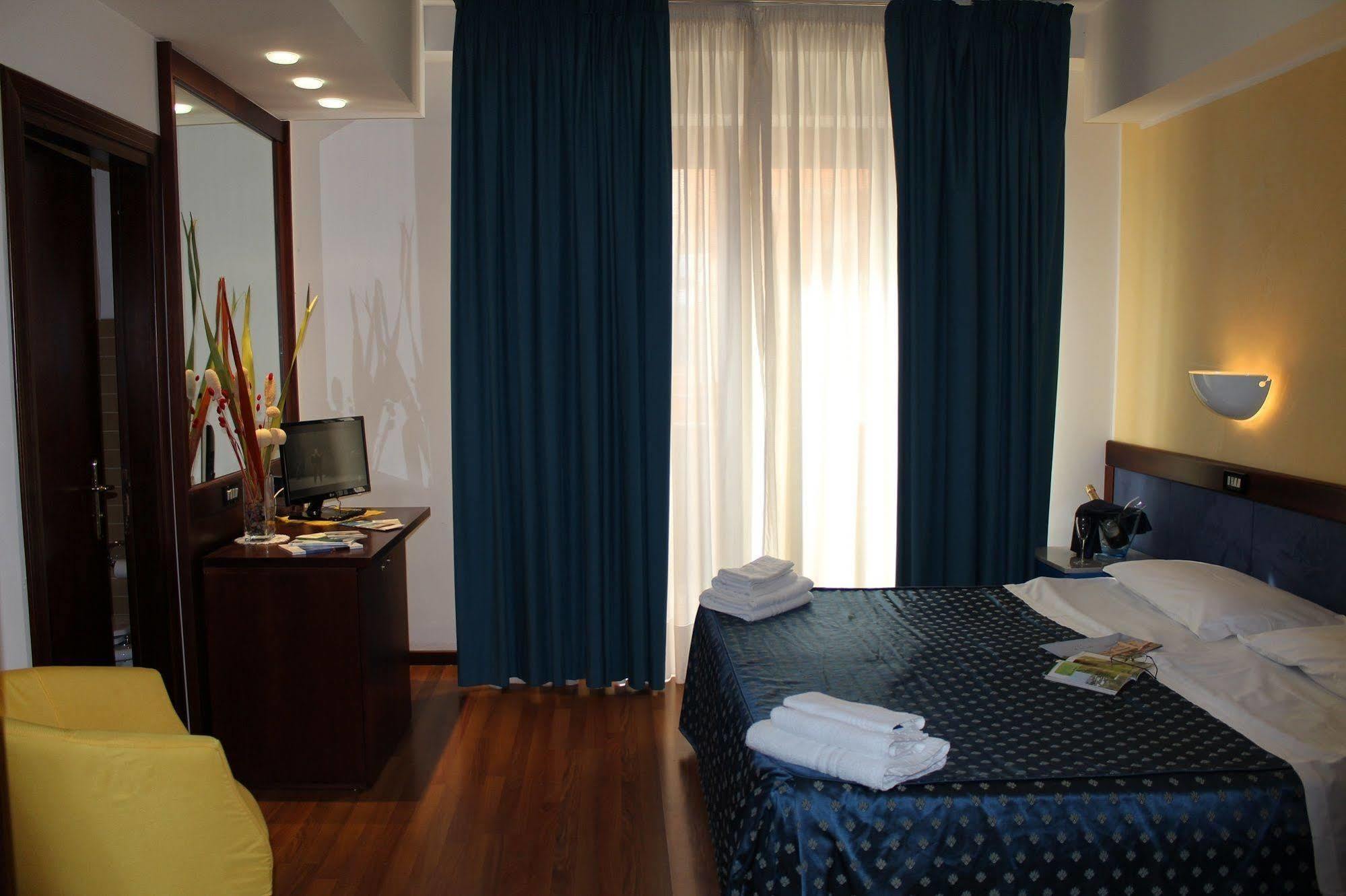 Hotel De La Ville & Centro Congressi เบเนเวนโต ภายนอก รูปภาพ