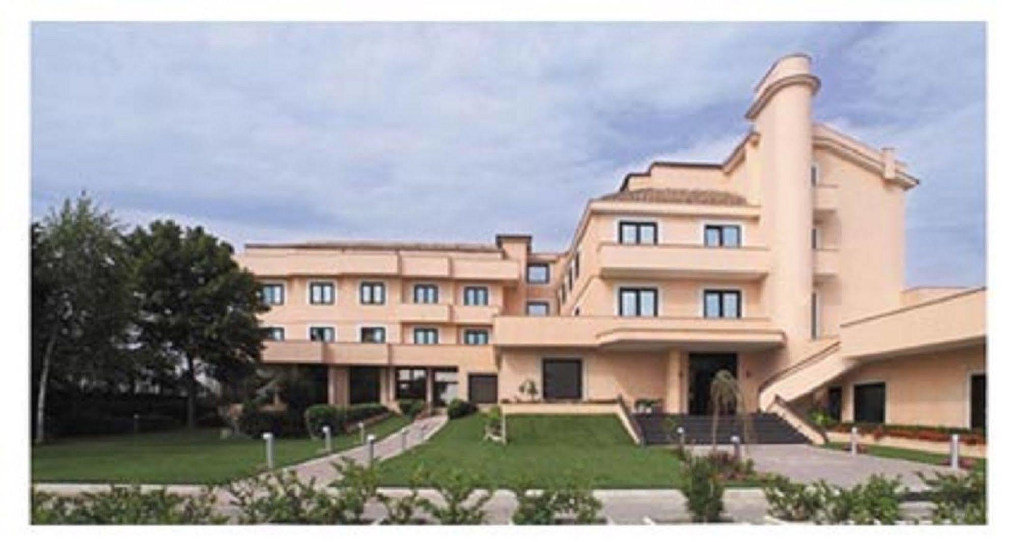 Hotel De La Ville & Centro Congressi เบเนเวนโต ภายนอก รูปภาพ