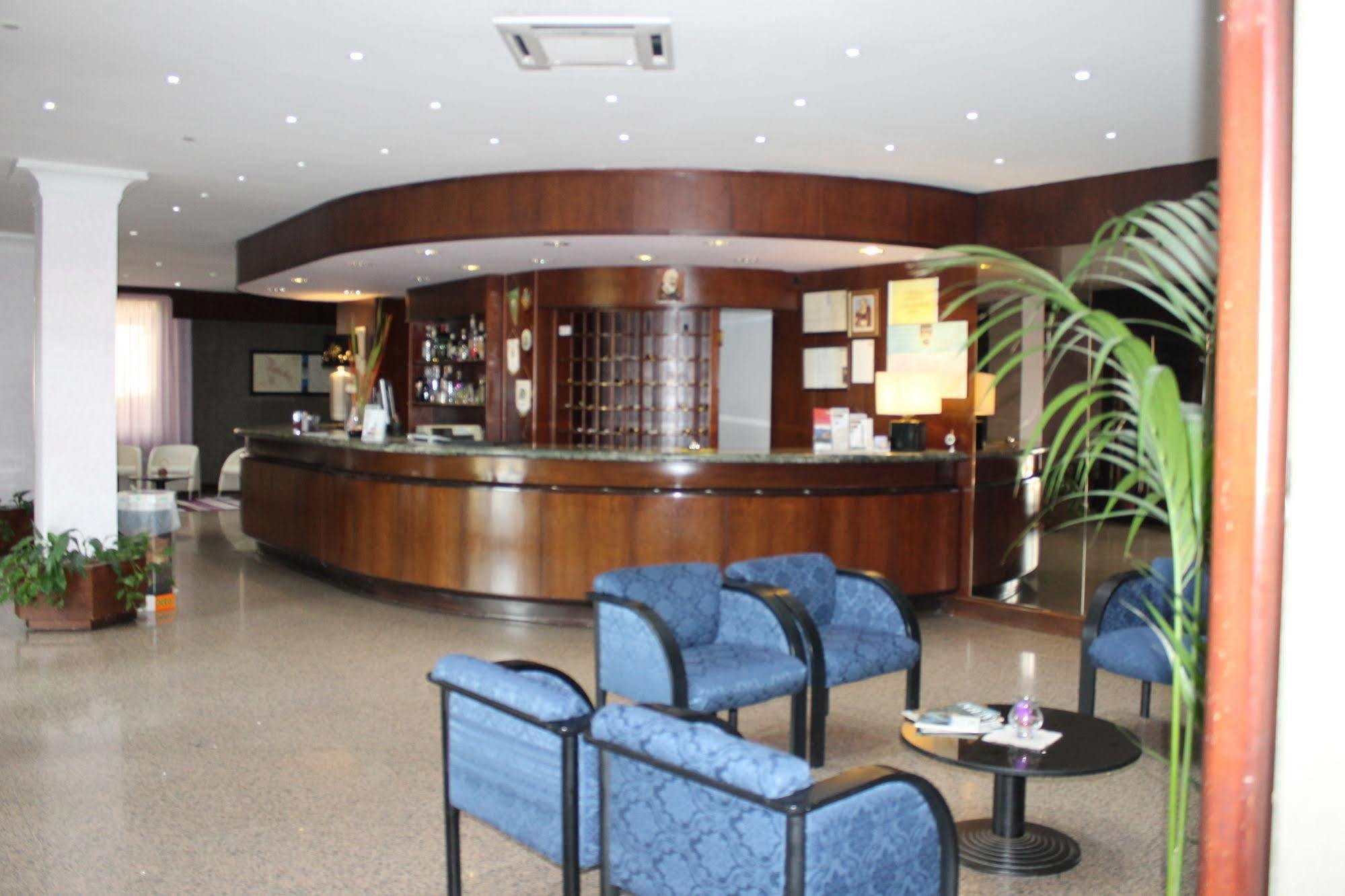 Hotel De La Ville & Centro Congressi เบเนเวนโต ภายนอก รูปภาพ